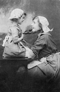Madre e figlia, inizio XX secolo da Unbekannt