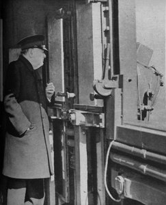 Mr. Churchill sul ponte della nave da guerra, 1943-44 da Unbekannt