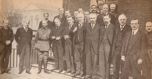 Mr. Lloyd George, Primo Ministro, e alcuni dei suoi colleghi nel 1917, c1917