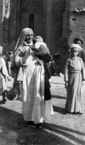 Donna musulmana e bambino, Iraq, 1917-1919 da Unbekannt