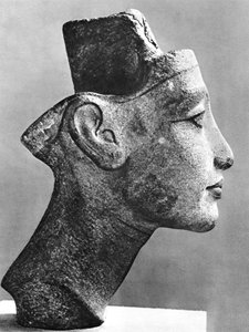 Nefertiti, regina e moglie del faraone Akhenaton, Antico Egitto da Unbekannt