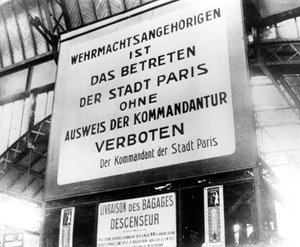 Avviso in una stazione ferroviaria nella Parigi occupata dai tedeschi, 17 luglio 1940 da Unbekannt