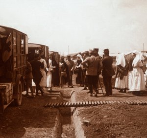 Infermieri e ambulanze della Croce Rossa, c1914-c1918 da Unbekannt