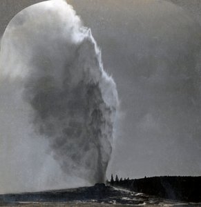 Old Faithful, Regina dei Geyser, Parco Nazionale di Yellowstone, USA, 1904 da Unbekannt