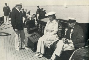 Sulla Britannia con Re Giorgio e Sir Charles Cust, c1920, 1951 da Unbekannt