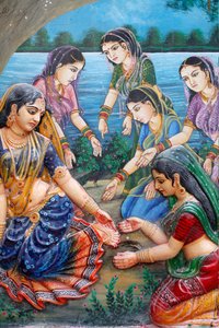 Un giorno, mentre Radha stava andando a incontrare Krishna, calpestò la corteccia spessa di un frutto di tamarindo maturo e si tagliò il piede. Questo la fece ritardare nell