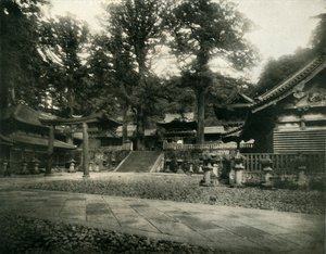 Uno dei tanti templi a Nikko, Giappone, un sito di pellegrinaggio di santuari sacri, 1936