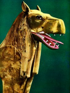Uno dei supporti gemelli di un divano cerimoniale trovato nella tomba di Tutankhamon, Egitto, 1933-1934 da Unbekannt