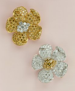 Coppia di spille a forma di fiore (diamante) da Unbekannt