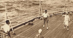 Compagni - Una partita di tennis sul ponte nel Renown, 1927, 1937
