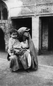 Donna persiana e bambino, 1917-1919