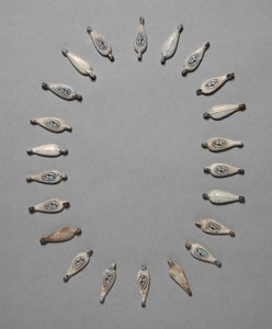 Perline a forma di petalo, c. 1391-1353 a.C. da Unbekannt