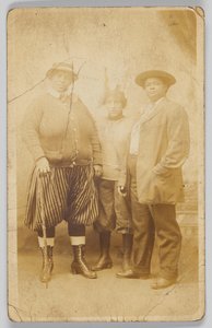Cartolina fotografica di tre donne non identificate, 1904-1918 da Unbekannt