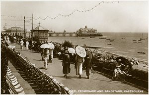 Molo, passeggiata e padiglione musicale, Eastbourne, Sussex, c1920s da Unbekannt