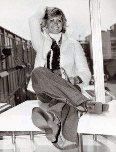Ritratto della cantante e comica australiana Olivia Newton John (nata nel 1949), Londra, 23/05/1975 da Unbekannt