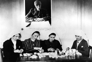 Preparazione di dolci vitaminici, Francia occupata dai tedeschi, 1940-1944