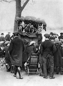 Spettacolo di Punch e Judy a Putney, Londra, 1926-1927 da Unbekannt