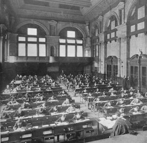 Studenti che sostengono un esame alla City of London School