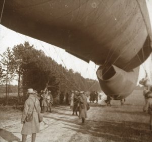 Sollevamento di un pallone di osservazione, Somme, Francia settentrionale, 1916