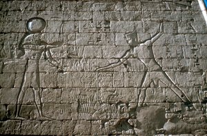 Ramesse III che colpisce i suoi nemici davanti ad Amon-Ra, Tempio Mortuario, Medinat Habu, Egitto, c12° sec. a.C. da Unbekannt