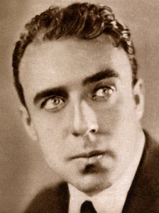 Raoul Walsh, regista americano, 1933