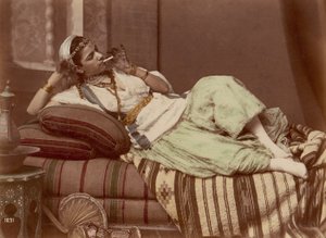 [Donna sdraiata che fuma], 1870-90 da Unbekannt