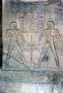 Rilievo di due figure del dio Hapy del Nilo, Tempio sacro ad Amun Mut & Khons, Luxor, Egitto da Unbekannt