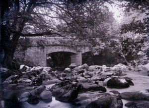 Fiume e ponte vicino a Plymouth nel Devon, 1920 da Unbekannt