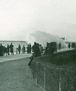 Mare agitato sulla passeggiata a Hastings, Sussex, fine XIX-inizio XX secolo