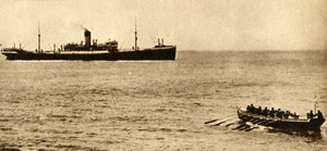 Cutter della marina reale pronto a esaminare i documenti di una nave