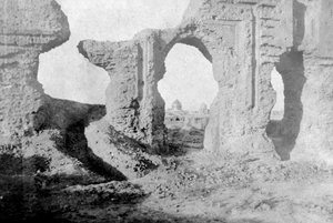 Mura rovinate del Giardino Incantato, appena fuori dalla città di Samarra, Iraq, 1917-1919 da Unbekannt