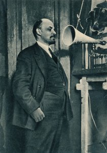 Il leader bolscevico russo Vladimir Lenin a una registrazione radiofonica al Cremlino, Mosca, Russia