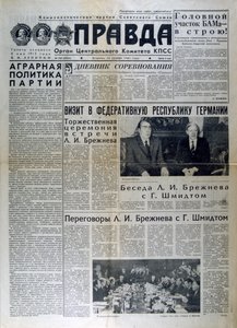 Articolo di giornale russo che discute l