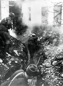 Truppe russe che liberano un villaggio vicino a Ordhonikidze, Caucaso, 1942 da Unbekannt