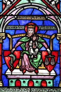 Chiesa di Saint Fargeau. Vetrata. Vergine Maria e il bambino Gesù da Unbekannt