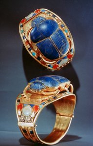 Bracciale con scarabeo dalla tomba di Tutankhamon