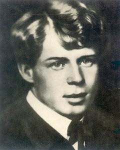 Sergei Yesenin, poeta russo, anni 1910
