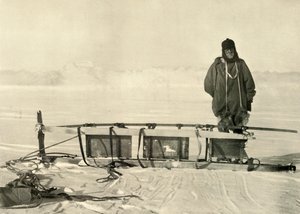 Shackleton accanto alla slitta meridionale rotta