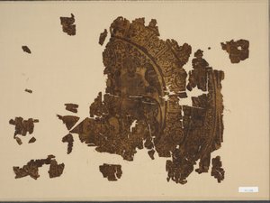 Frammento di seta con falconiere che cavalca un toro, 1000-1100 da Unbekannt