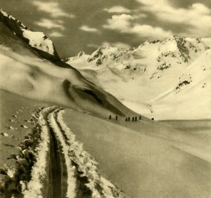 Sci sul ghiacciaio Alpeiner Ferner nelle Alpi dello Stubai, Austria, c1935 da Unbekannt