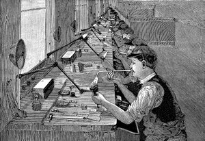 Saldatura di parti di biciclette in una fabbrica americana, c1900