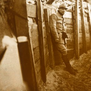 Soldato nelle trincee, c1914-c1918 da Unbekannt