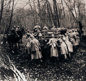 Soldati nei boschi, c1914-c1918 da Unbekannt