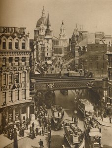 Guglia di St. Martins Ludgate silhouettata contro la massa di St. Pauls, c1935 da Unbekannt