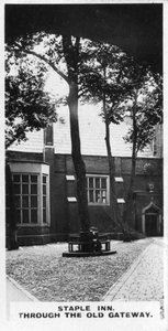 Staple Inn, attraverso il vecchio portale, Londra, c1920