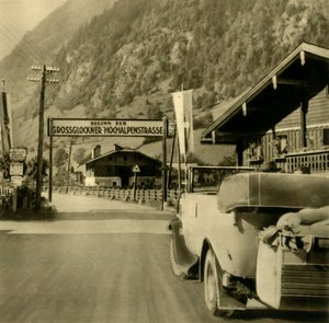 Inizio della strada alpina del Grossglockner, Fusch an der Großglocknerstraße, Austria, c. 1935