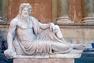 Statua, Corte della Pigna, Vaticano, Roma