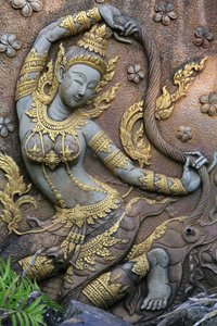 Statua della dea Phra Mae Thorani, dea della Terra protettrice di Buddha. Tempio Wat Inpeng. Vientiane. Laos, 20151029, Vientiane, Laos da Unbekannt