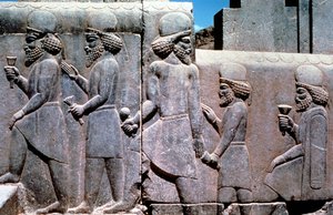 Rilievo in pietra che mostra sudditi che portano tributi, Iran meridionale, VI-V secolo a.C. da Unbekannt