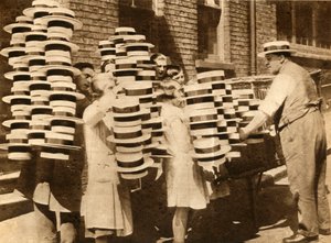 I Cappelli di Paglia Tornano di Moda, 1930, 1933